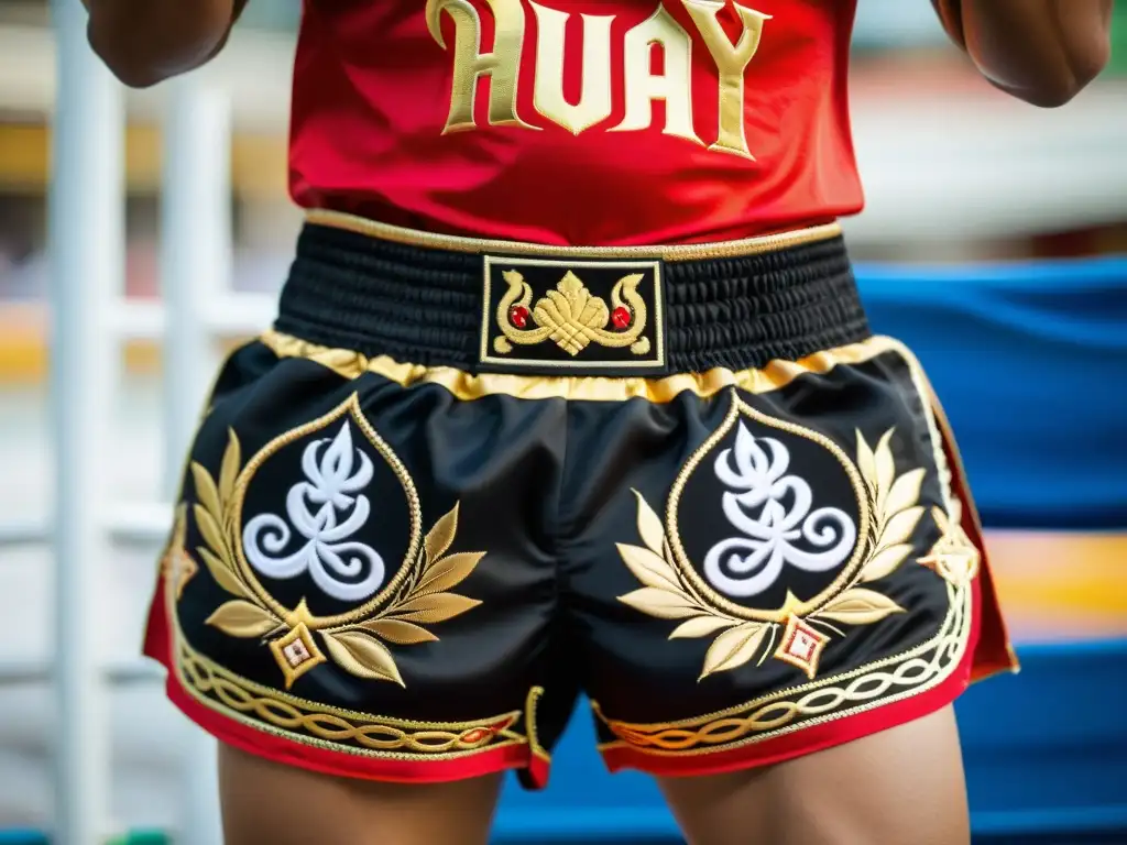 Un par de mejores shorts de Muay Thai tradicional en vibrantes colores y detallados diseños artesanales